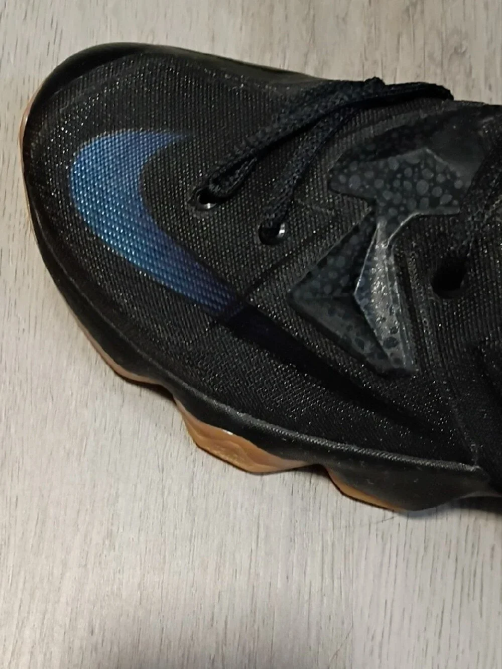 Mens- Nike Labron James 13 